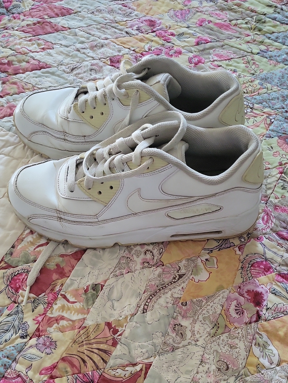 Nike Kids White and Cream Low-Top Sneakers Size 6.5Y